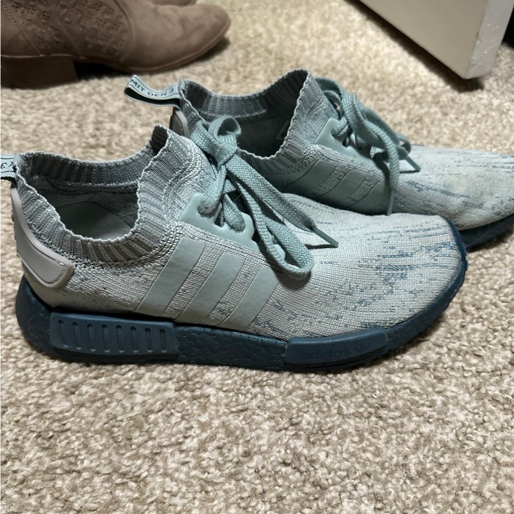Adidas Blue Sneakers Sleek Knit Design
